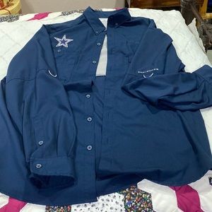 Columbia fishing shirt long sleeves large Dallas Cowboy insignia.